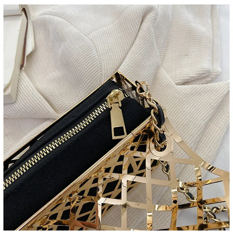 Cartera de metal Dorada Gold con cadena para mujer