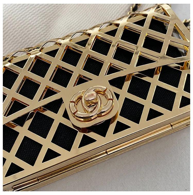 Cartera de metal Dorada Gold con cadena para mujer