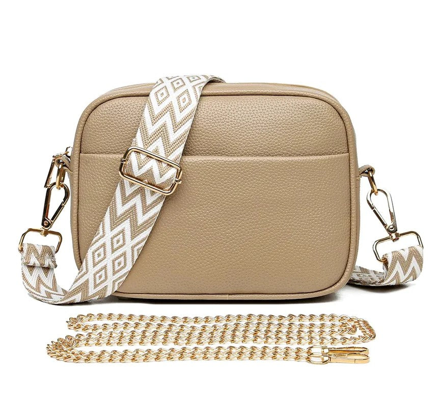 bandolera-ecocuero-beige-con-cadena-para-mujer-823x823px