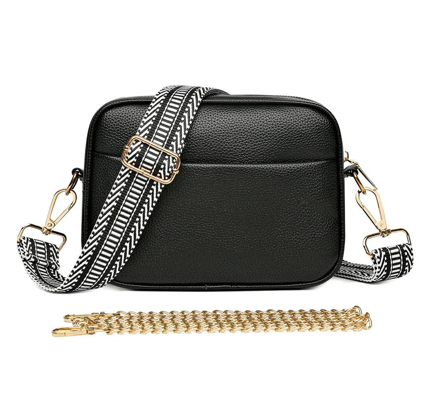 bandolera-negra-ecocuero-negra-con-cadena-para-mujer-823x823px